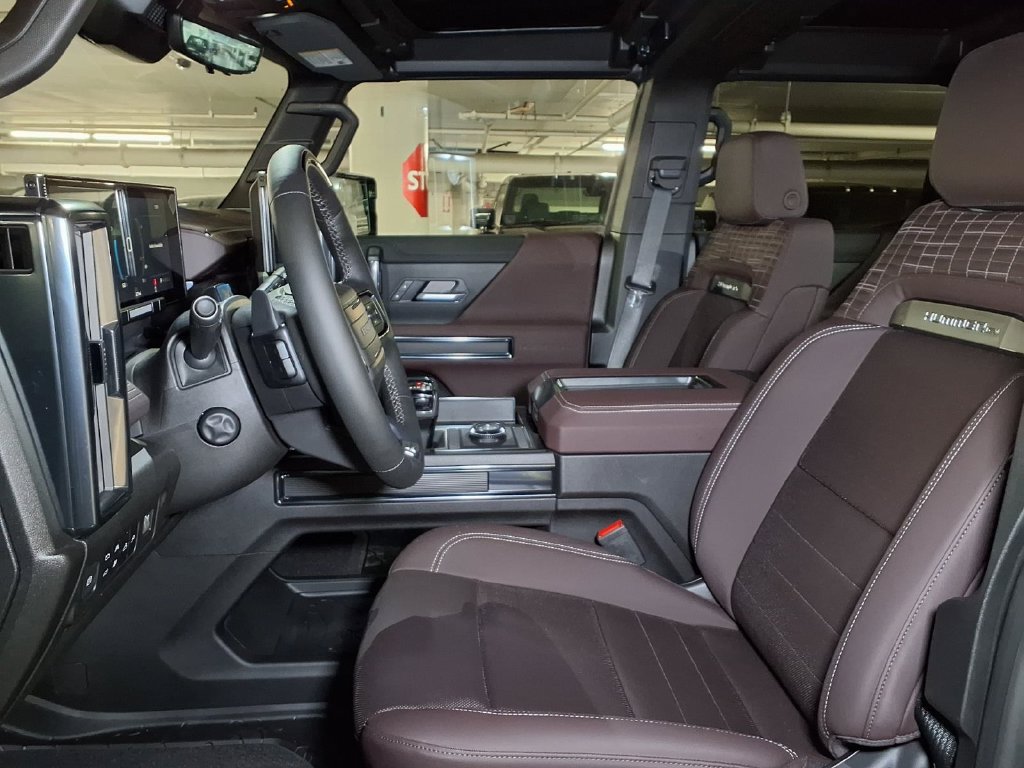 New 2026 GMC Hummer EV 4x4 Crew Cab w/ LPO, Dark Essentials Package image 14