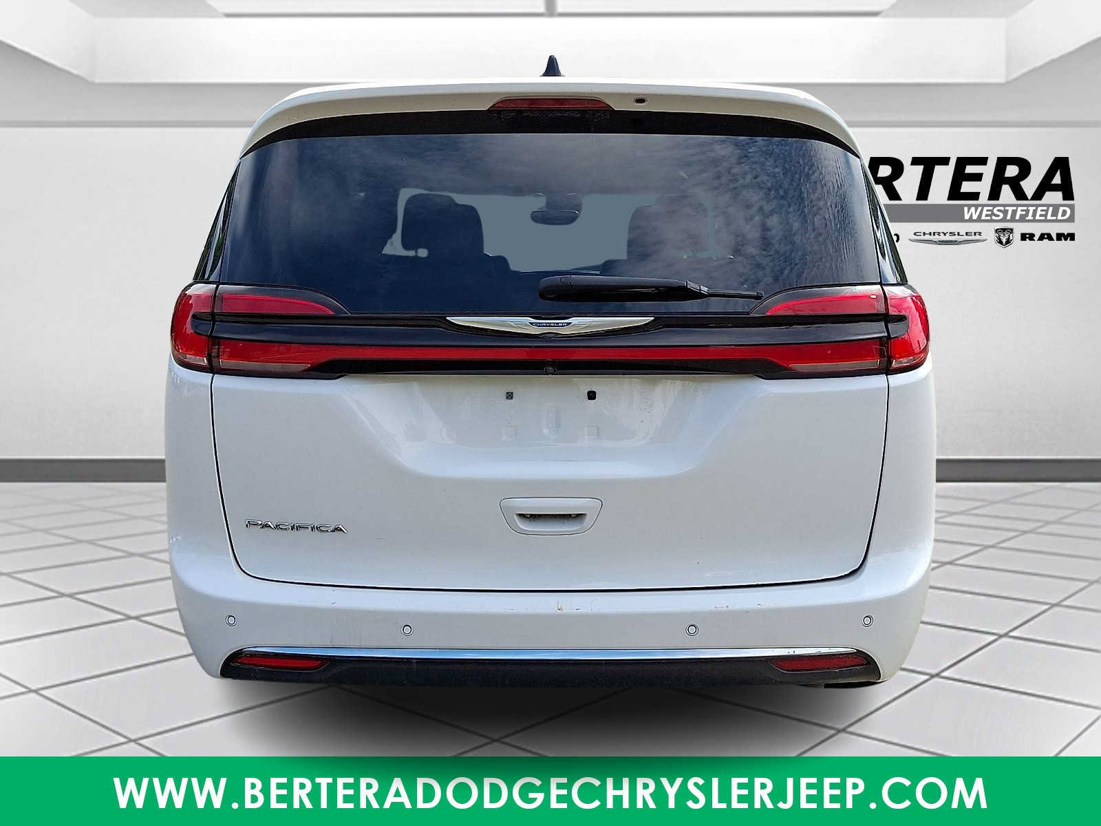Certified 2023 Chrysler Pacifica Touring-L FWD image 5