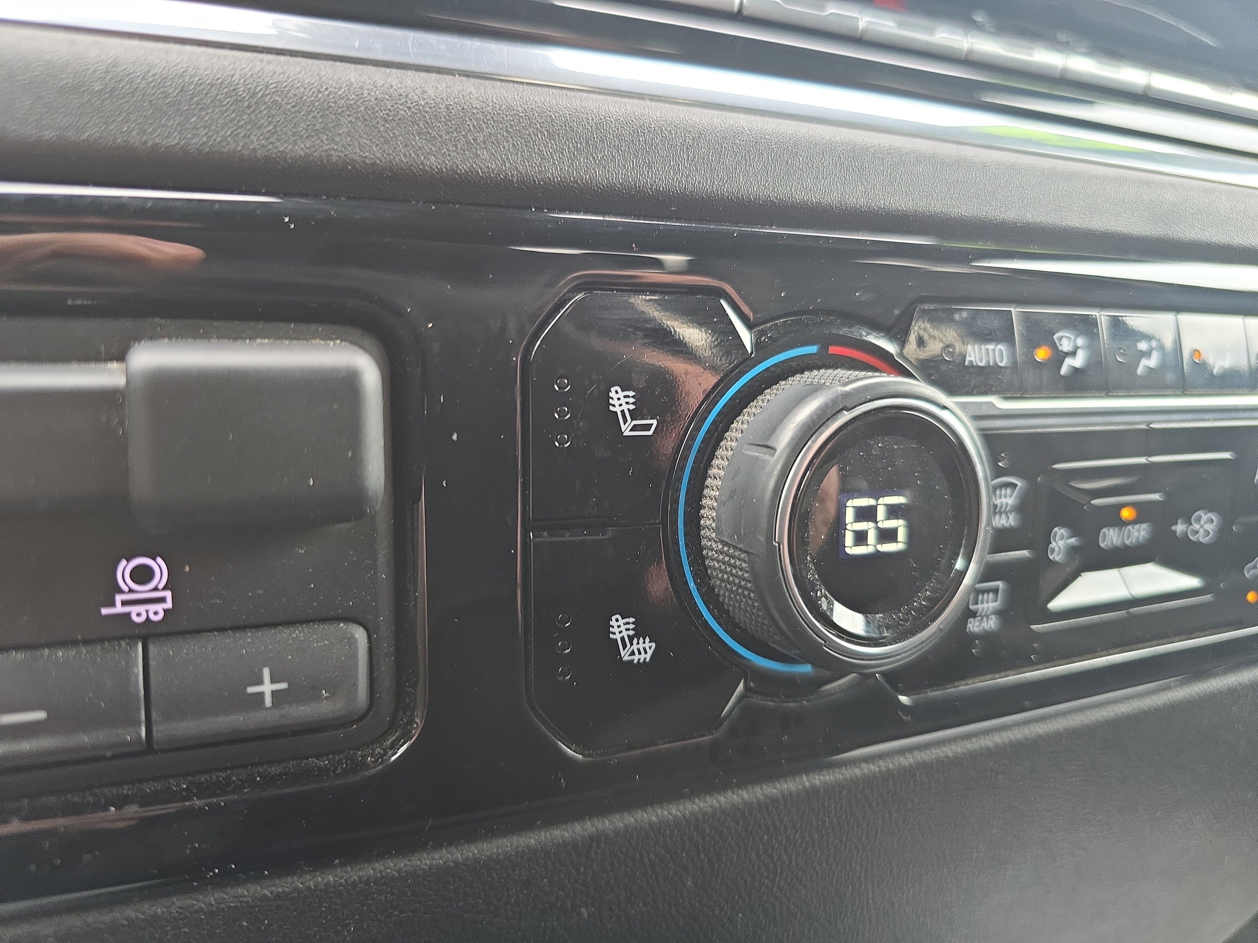 Used 2024 Chevrolet Silverado 2500 LT image 30