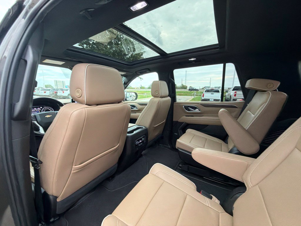 Used 2021 Chevrolet Tahoe Premier w/ Premium Package AWD/4WD image 18