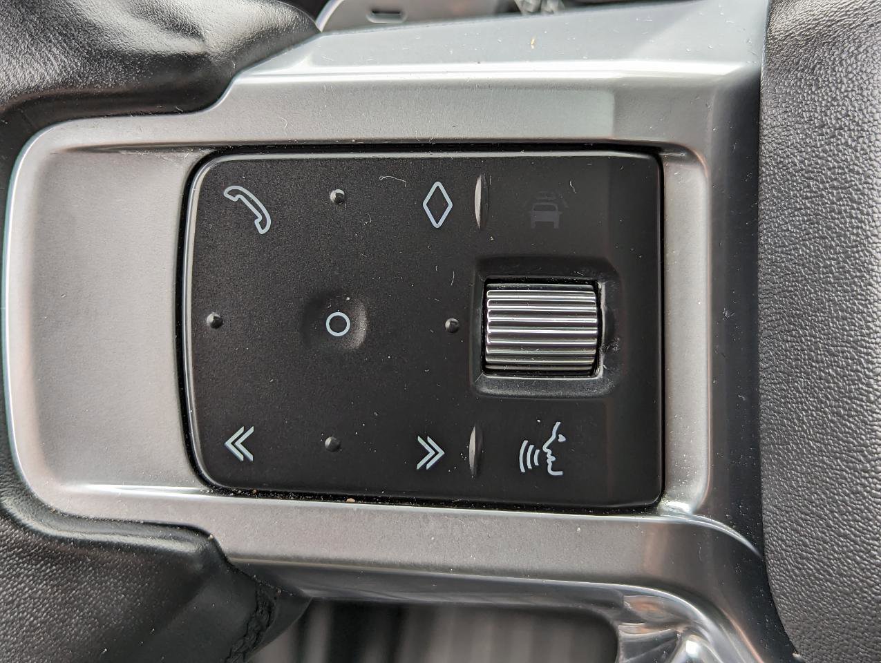 Used 2023 Land Rover Discovery S R-Dynamic image 15