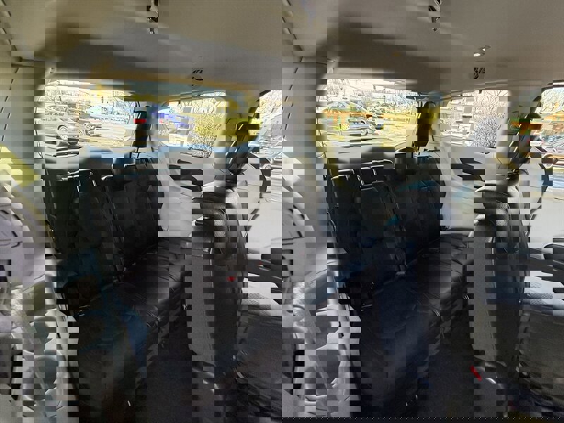 Used 2018 Chrysler Pacifica Touring-L image 16