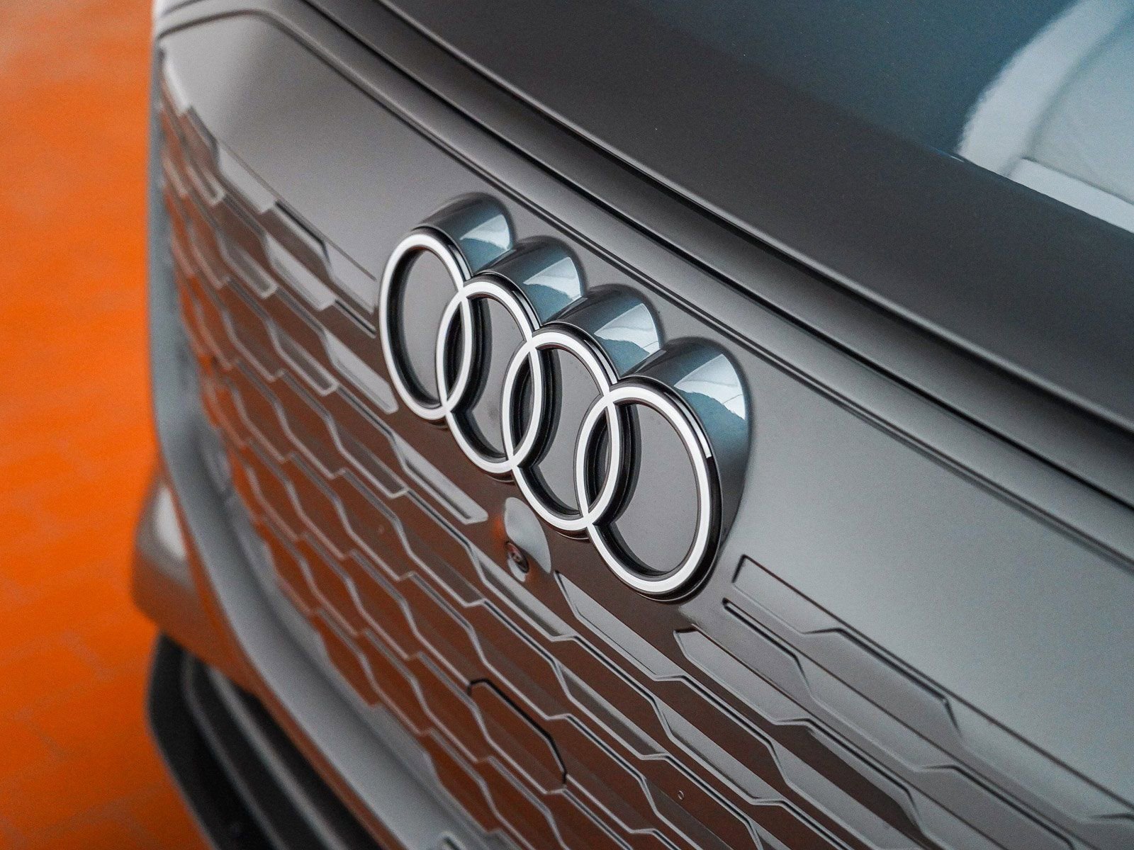 New 2025 Audi Q6 e-tron Premium AWD/4WD image 11