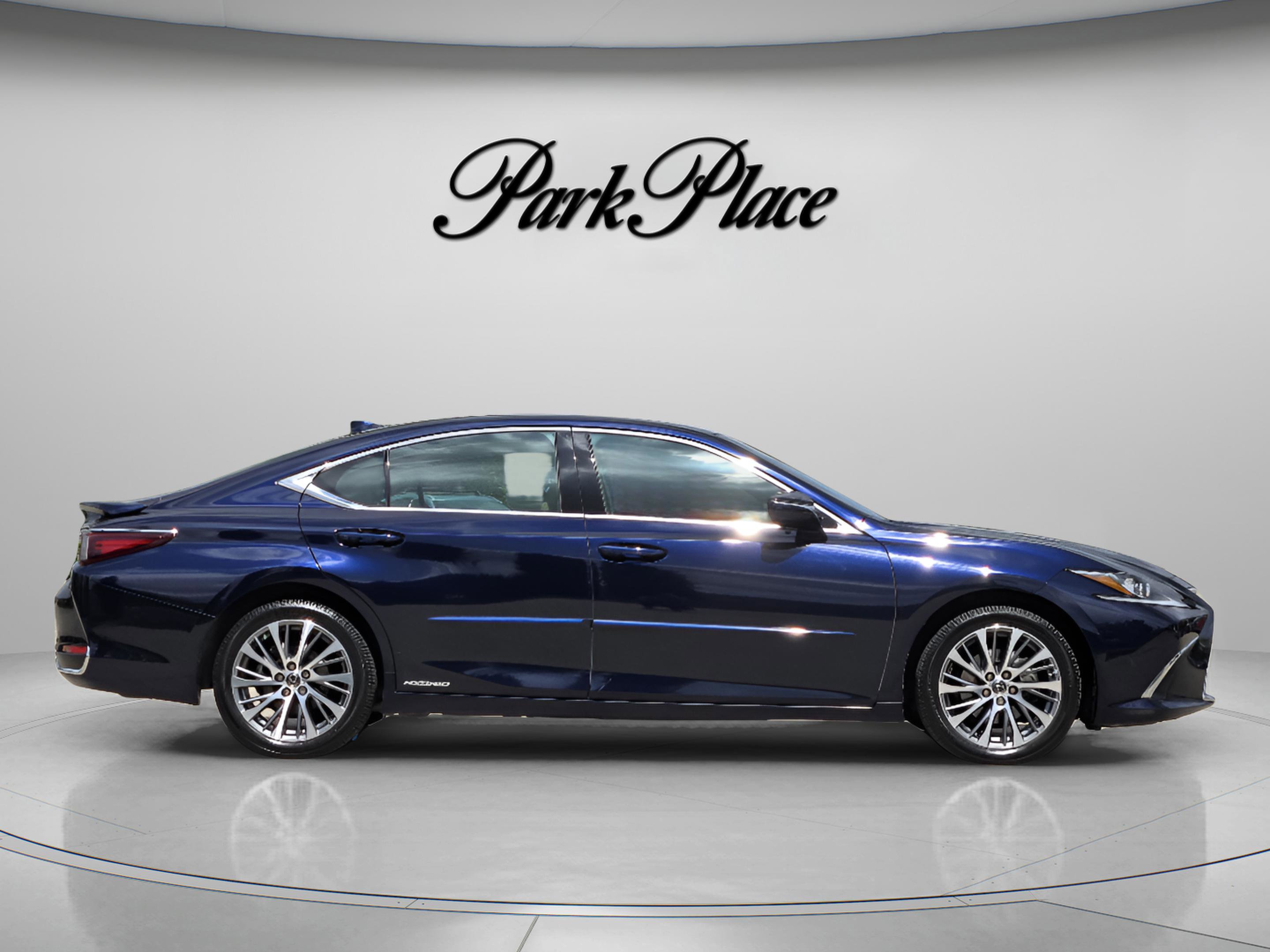 Used 2019 Lexus ES 300h w/ Premium Package image 6