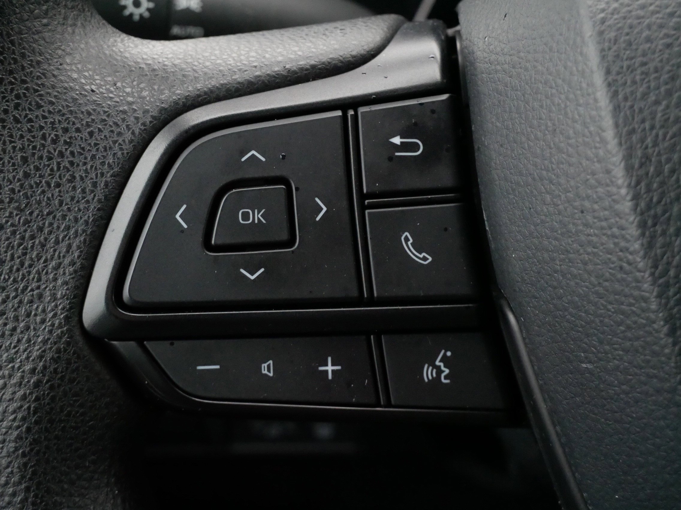 Certified 2025 Toyota Sienna LE image 26