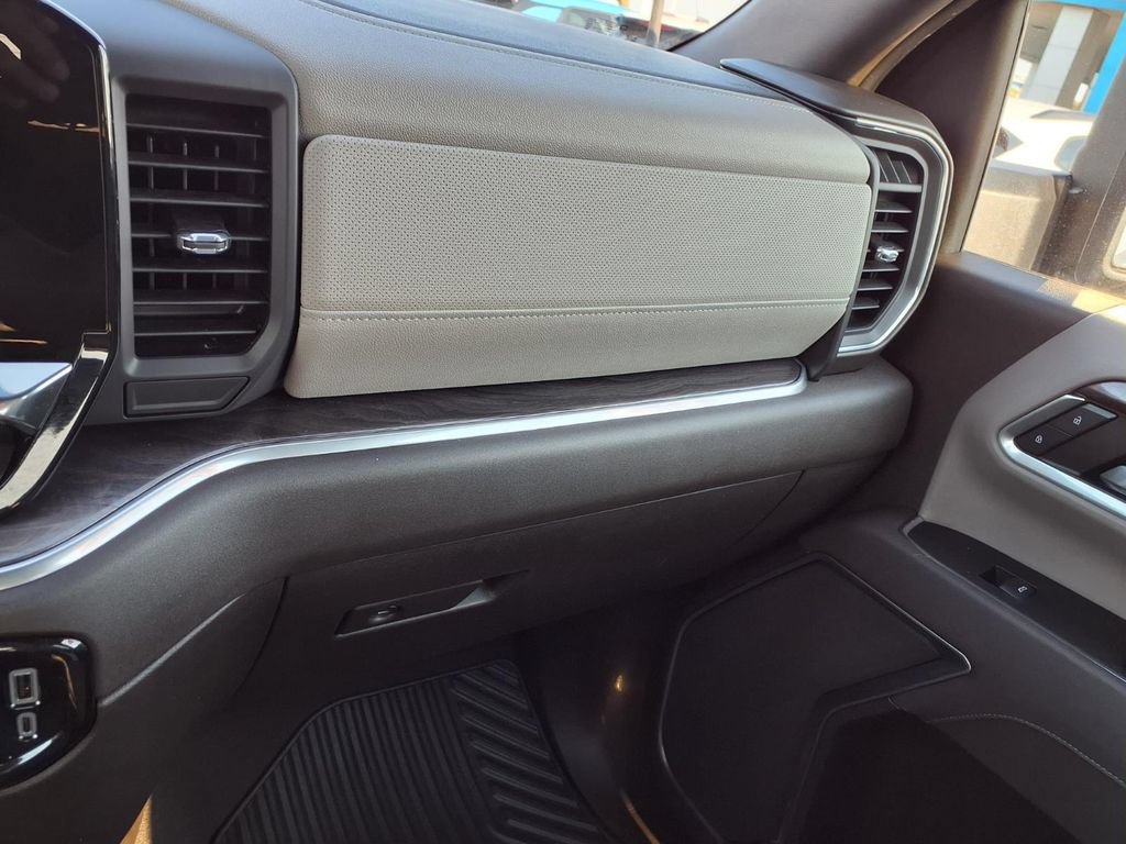 Used 2026 Chevrolet Silverado 2500 LTZ AWD/4WD image 16