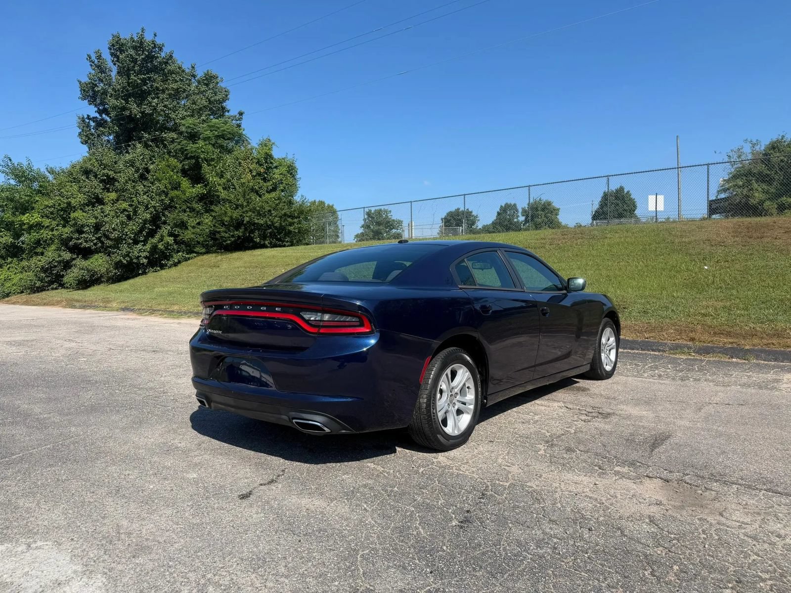 Used 2015 Dodge Charger SE RWD image 5