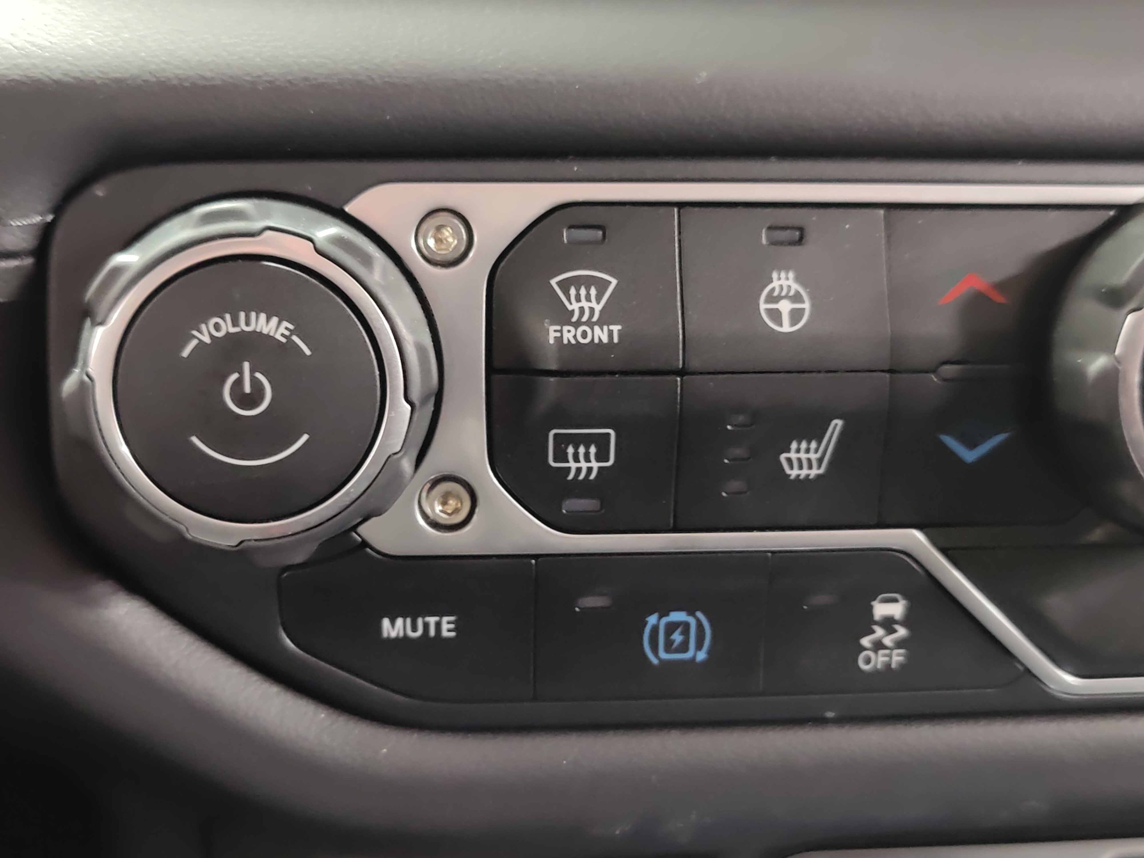 Used 2025 Jeep Wrangler Unlimited Sahara image 7