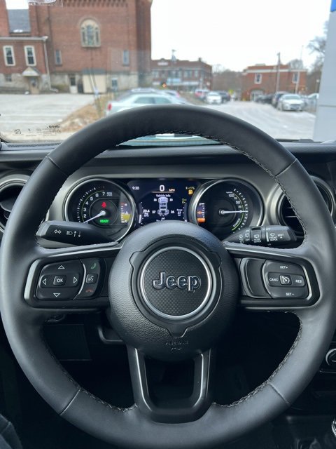 Used 2023 Jeep Wrangler Unlimited w/ Cold Weather Group image 34