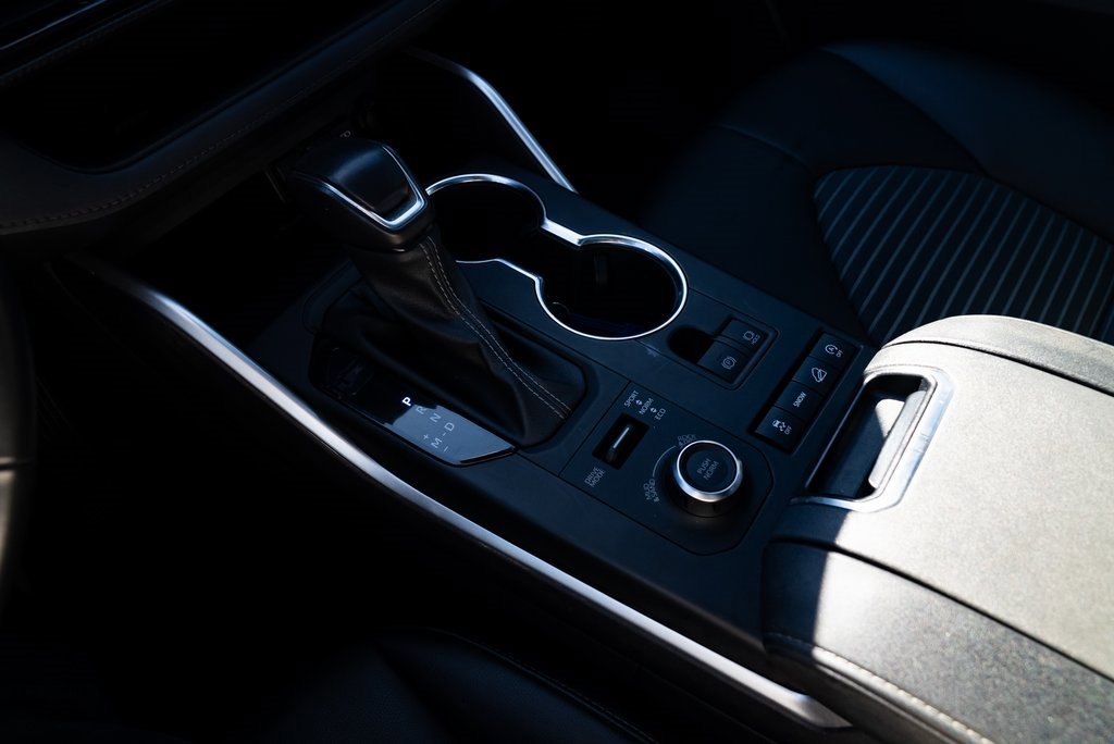 Used 2021 Toyota Highlander XSE image 16