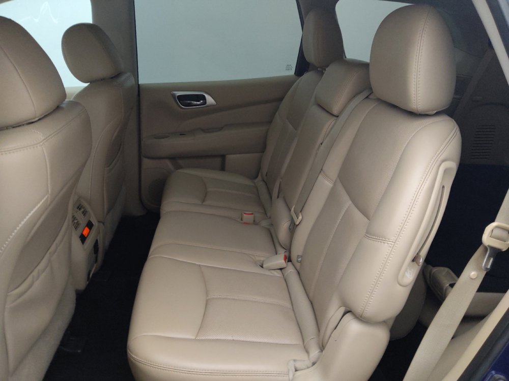 Used 2017 Nissan Pathfinder Platinum image 18