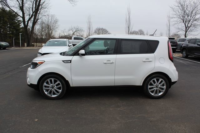 Used 2017 Kia Soul + image 7