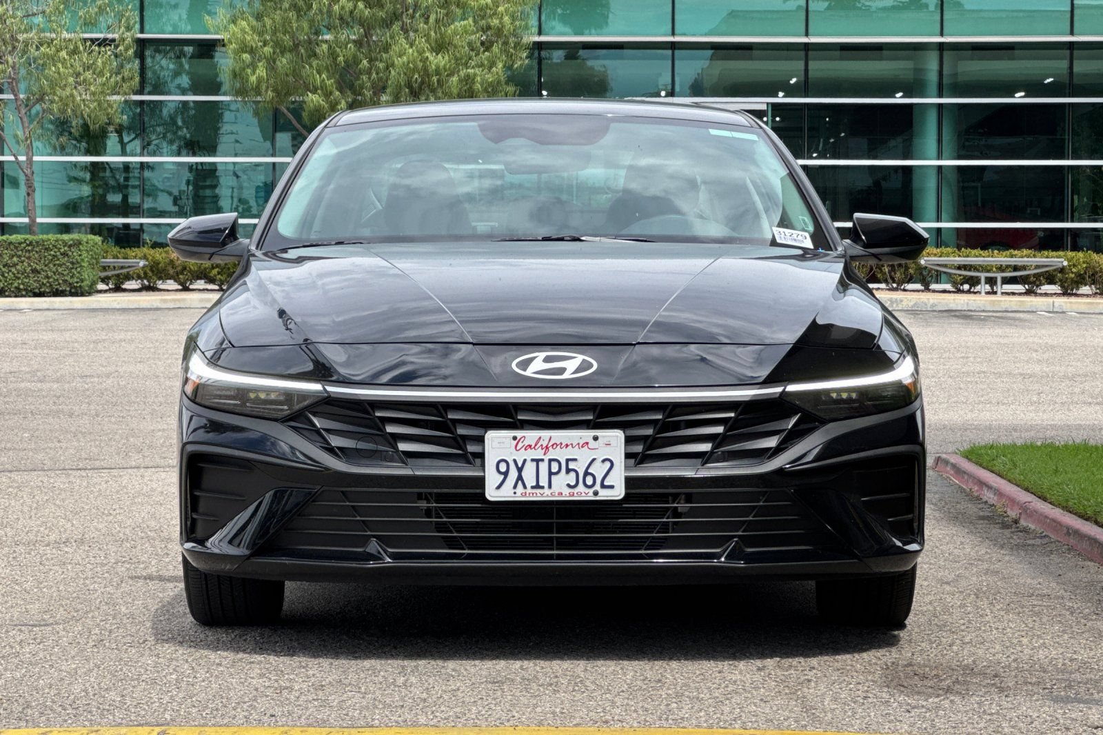 Used 2026 Hyundai Elantra Hybrid FWD image 3