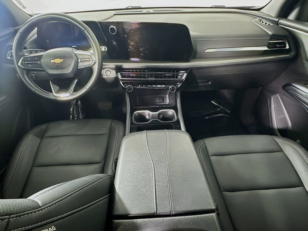 Used 2025 Chevrolet Traverse LT image 17