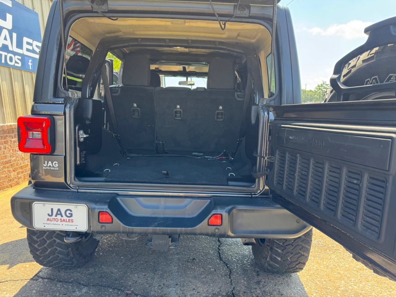 Used 2018 Jeep Wrangler Unlimited Sport S AWD/4WD image 11