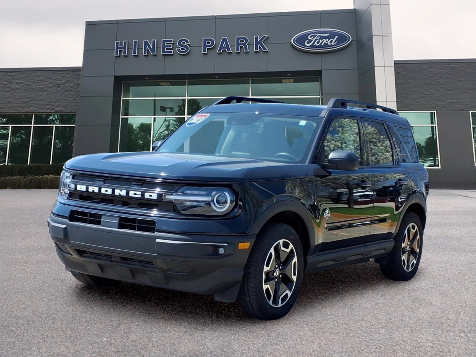 Used 2023 Ford Bronco Sport Outer Banks w/ Tech Package AWD/4WD image 3