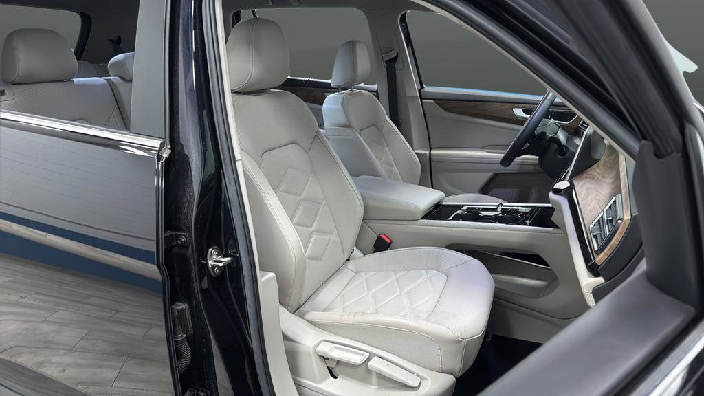 Used 2024 Volkswagen Atlas SE w/ Black Wheel Package image 24