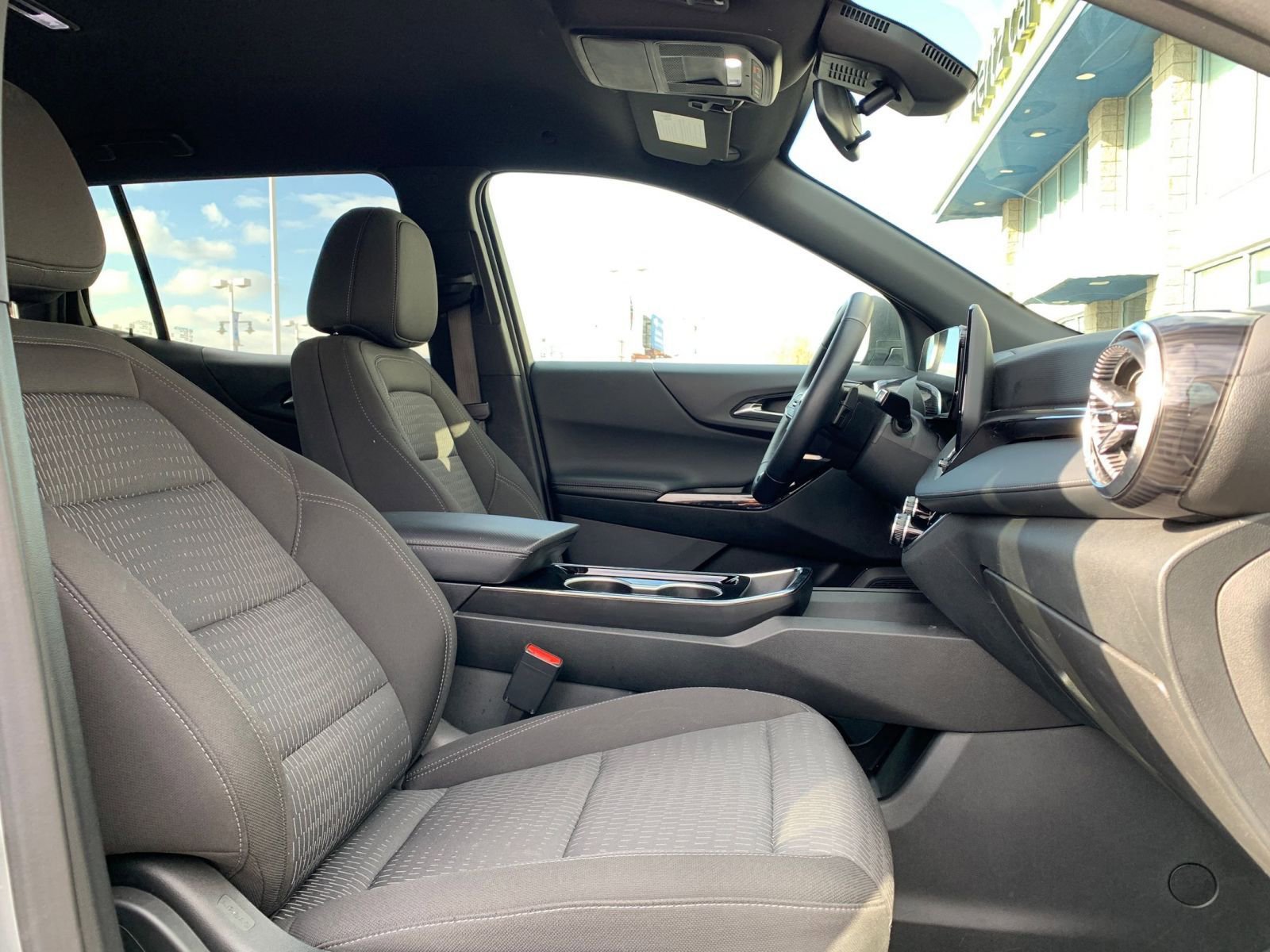 Used 2025 Chevrolet Equinox LT image 35