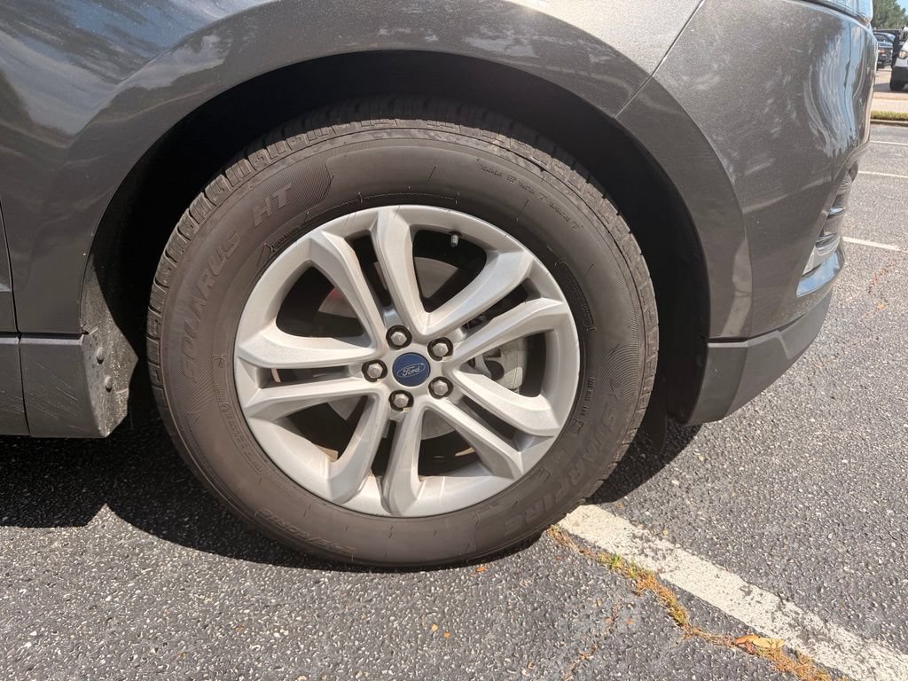 Used 2019 Ford Edge SEL w/ Equipment Group 201A FWD image 5