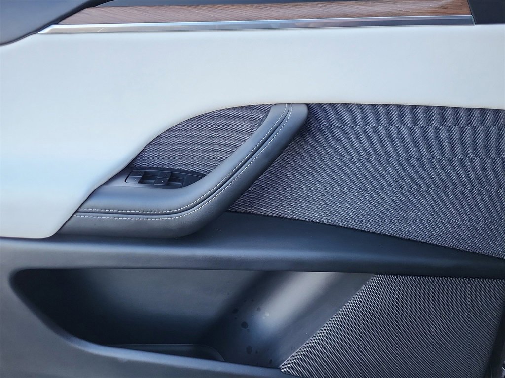 Used 2022 Tesla Model X image 11