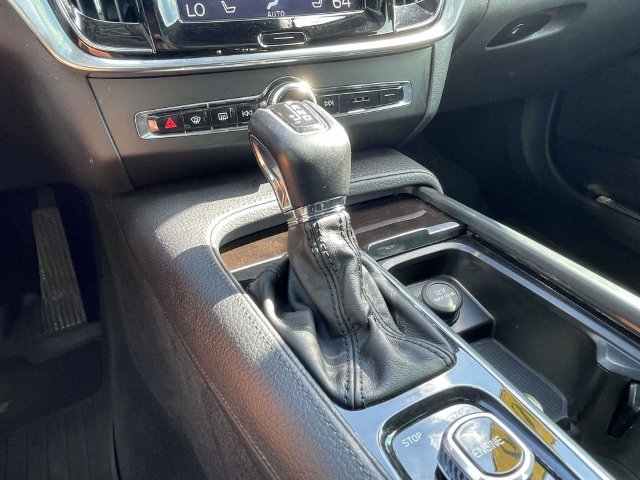 Used 2018 Volvo S90 T5 Momentum w/ Protection Package FWD image 33