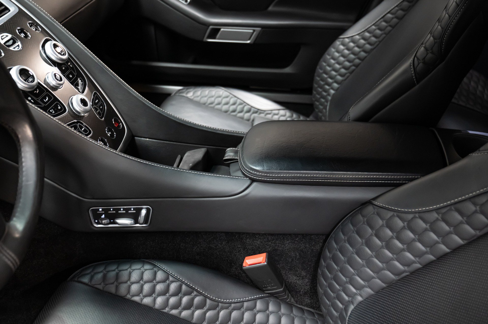 Used 2014 Aston Martin Vanquish Coupe RWD image 30