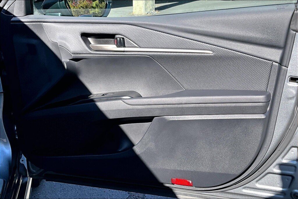 Used 2025 Toyota Camry SE w/ Convenience Package AWD/4WD image 14