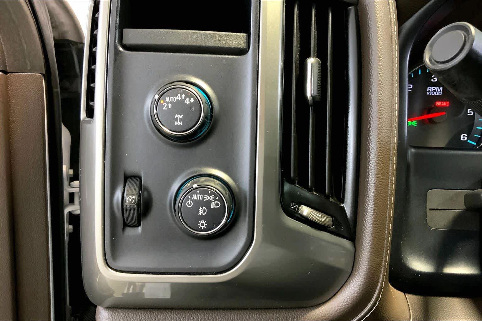 Used 2018 Chevrolet Silverado 1500 LTZ AWD/4WD image 34