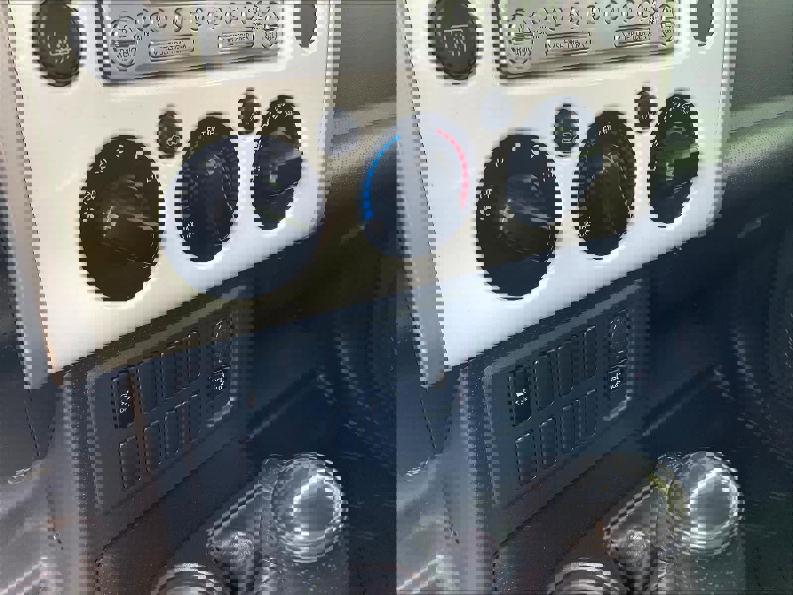 Used 2014 Toyota FJ Cruiser 4WD w/ Convenience Package image 33