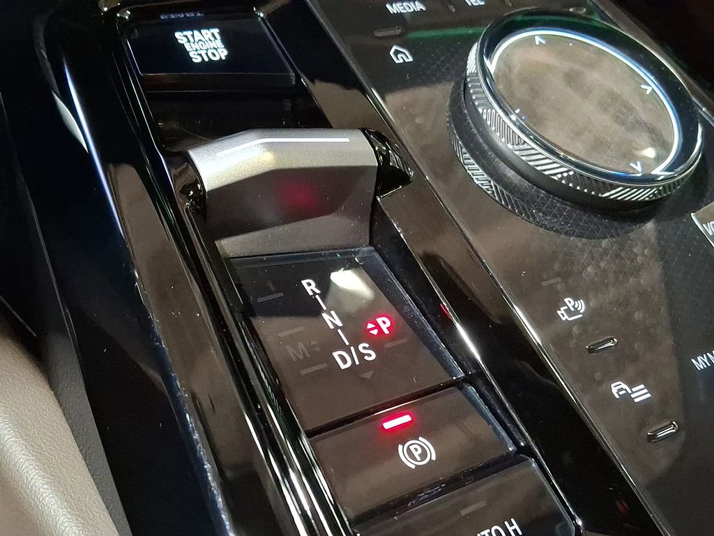 Used 2025 BMW 530i xDrive w/ M Sport Package image 13