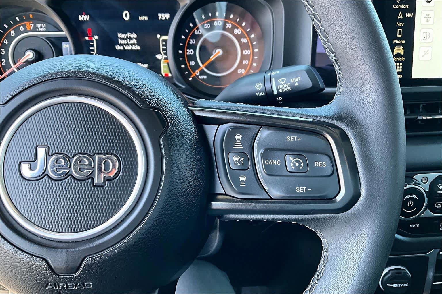 Used 2025 Jeep Gladiator Mojave AWD/4WD image 23