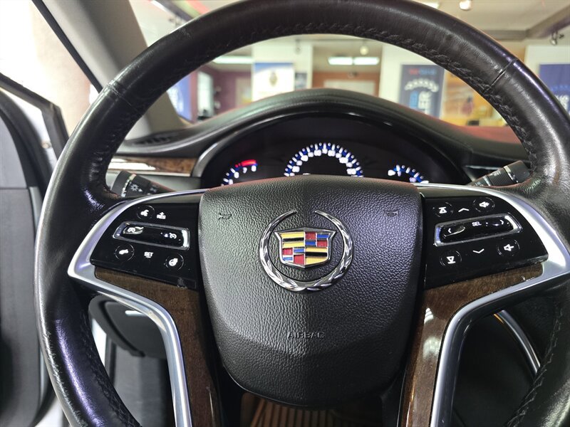 Used 2013 Cadillac XTS Luxury FWD image 32