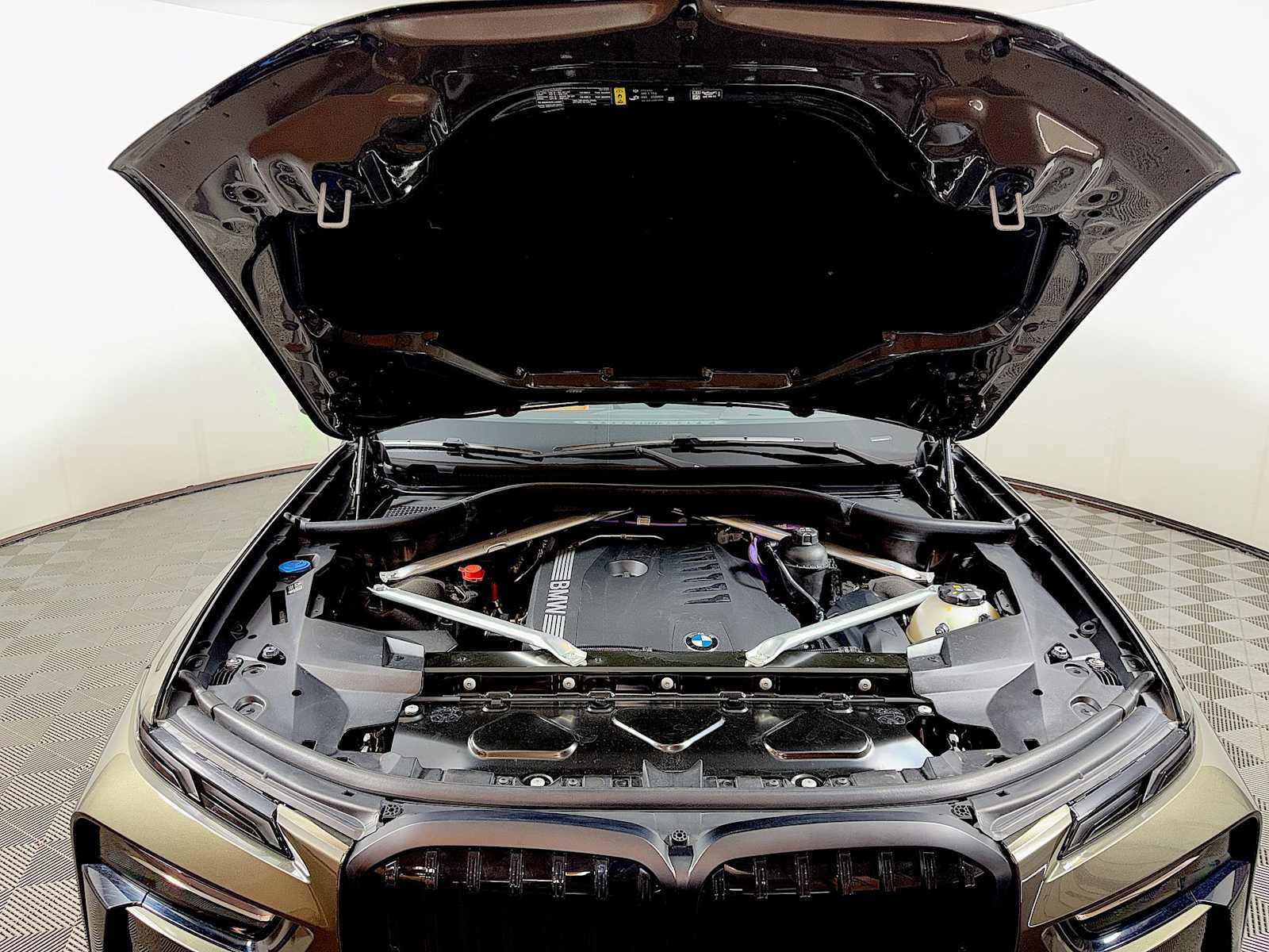 Certified 2024 BMW X7 xDrive40i w/ M Sport Package image 32