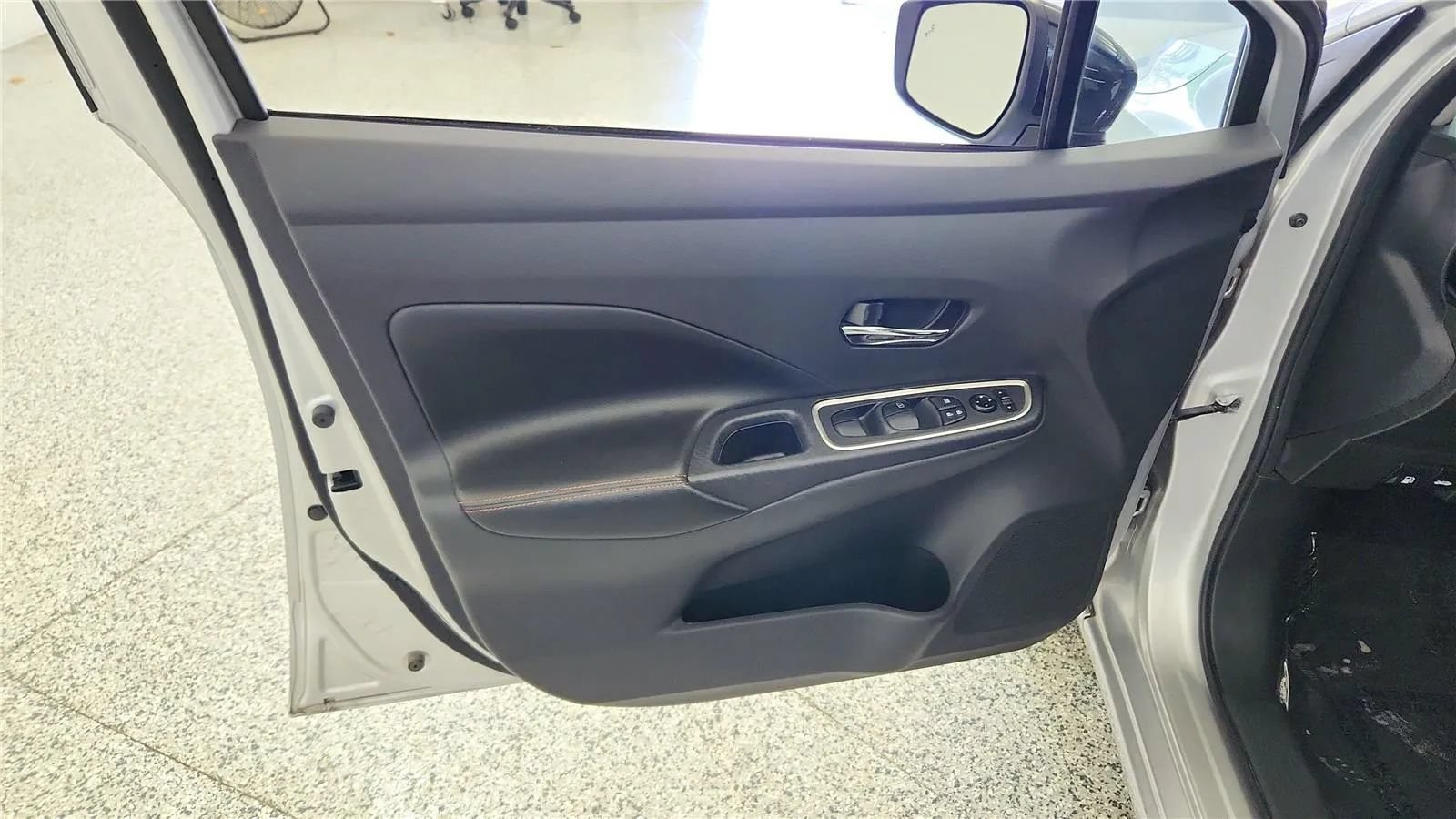 Used 2024 Nissan Versa SR FWD image 31