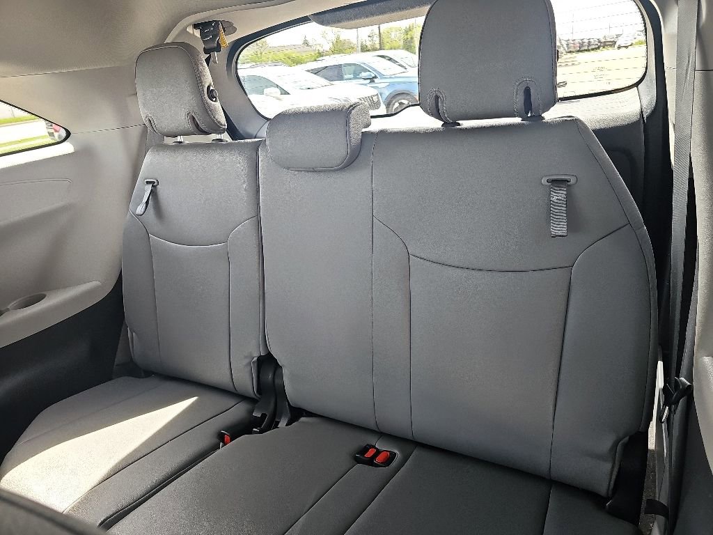 Used 2024 Toyota Sienna XLE AWD/4WD image 33
