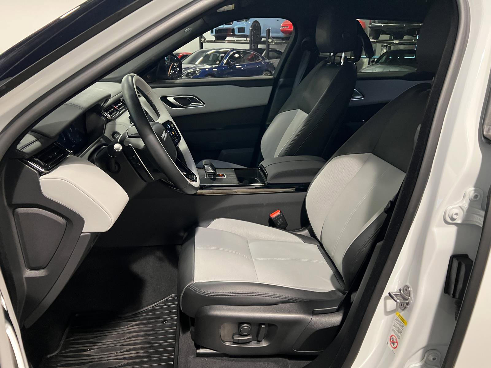 Used 2026 Land Rover Range Rover Velar Dynamic SE image 9