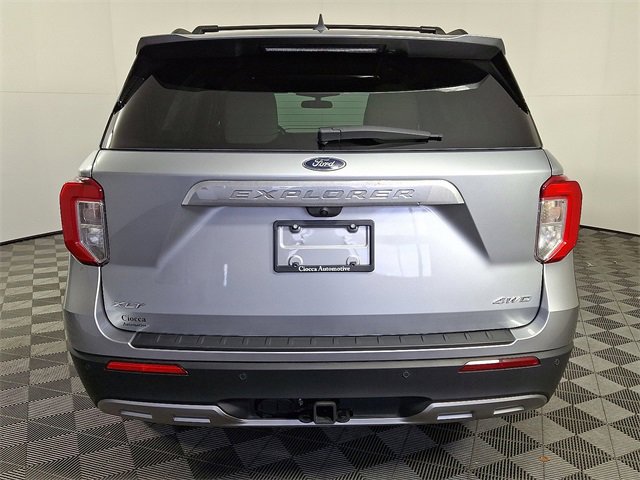 Used 2023 Ford Explorer XLT w/ Equipment Group 202A image 8