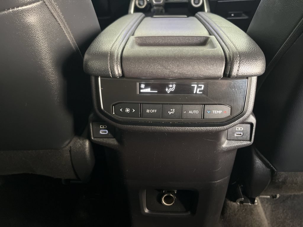 Used 2024 Toyota Grand Highlander AWD image 25
