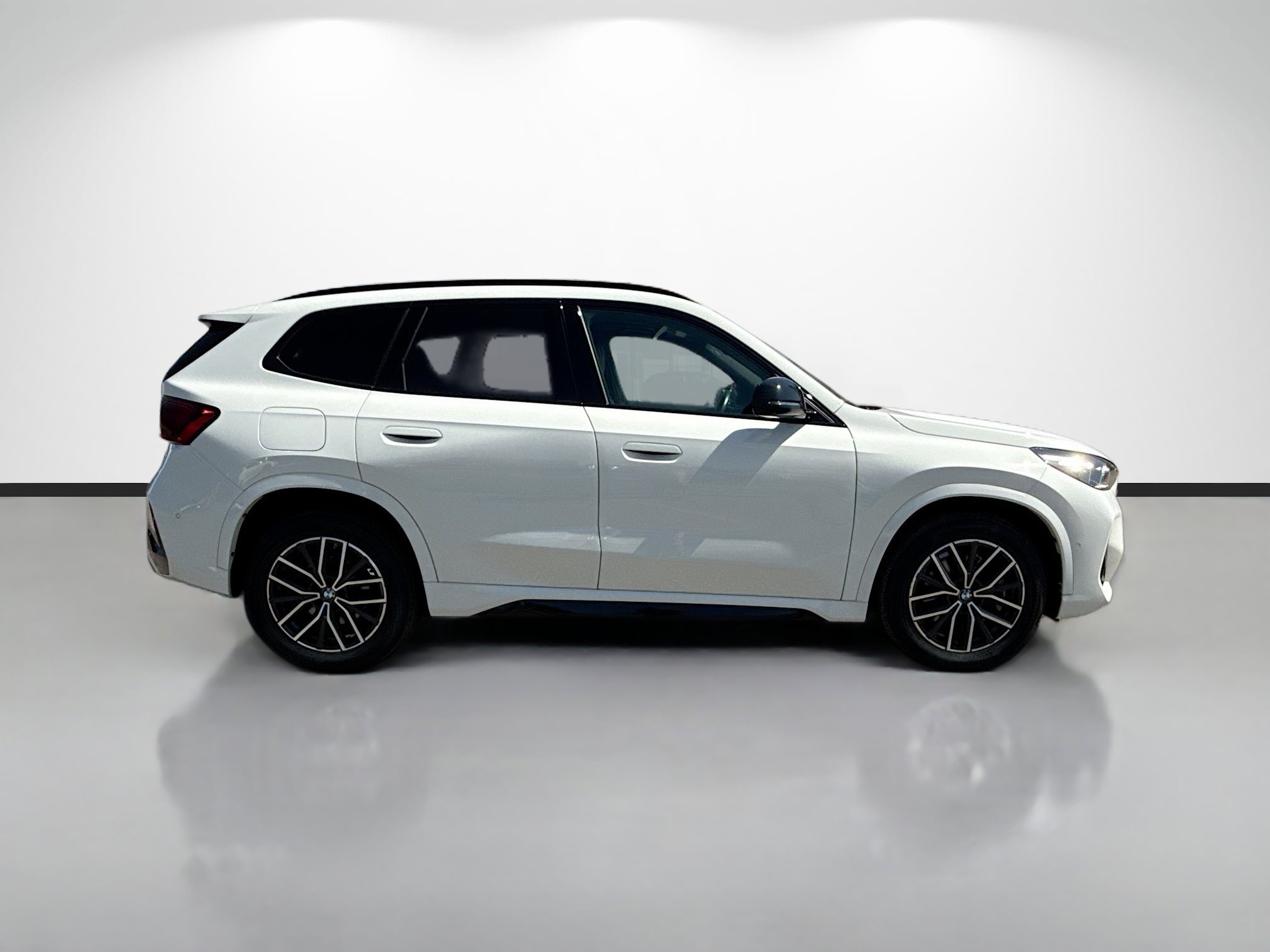 Used 2023 BMW X1 xDrive28i image 2