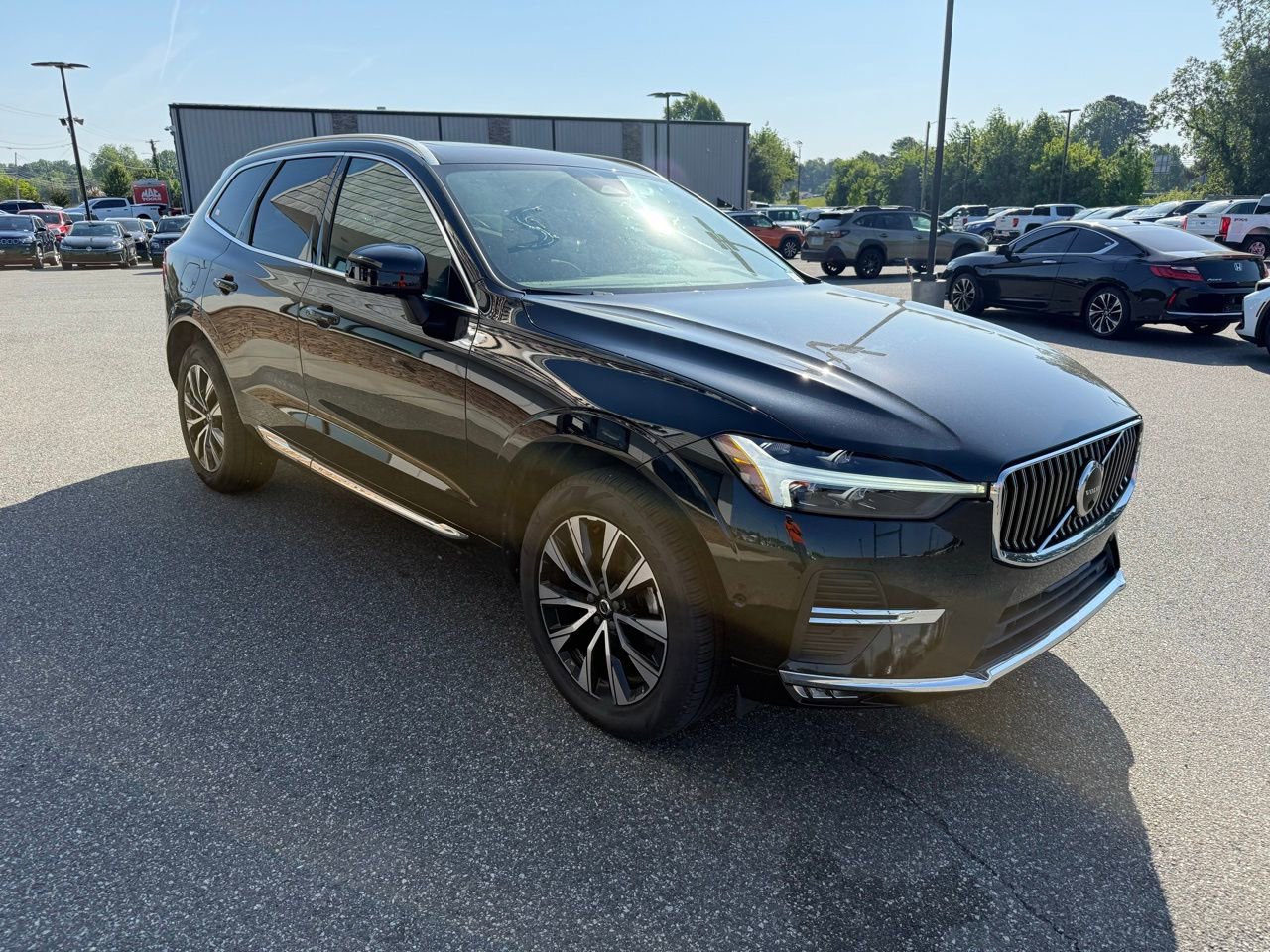 Used 2023 Volvo XC60 B5 Plus FWD image 9