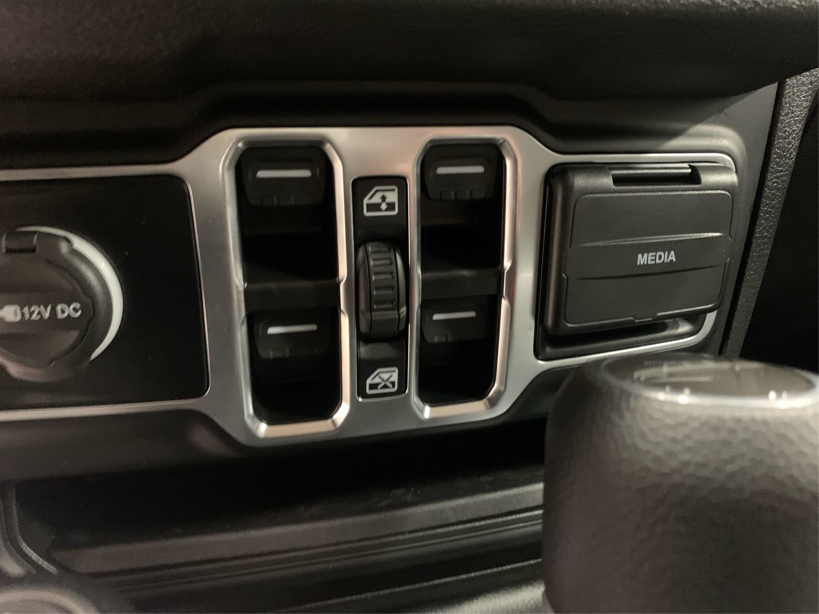 Used 2025 Jeep Gladiator Sport AWD/4WD image 30