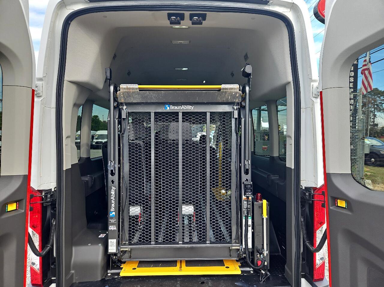 Used 2020 Ford Transit 350 XL image 18