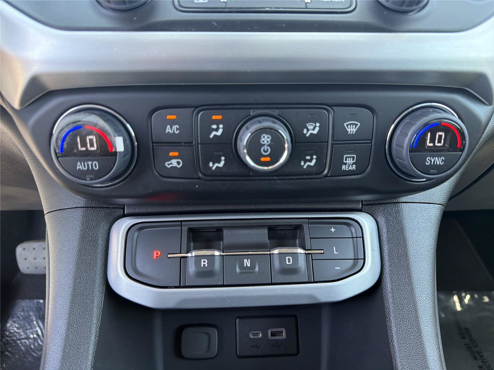 Used 2023 GMC Acadia SLE w/ Driver Convenience Package FWD image 8