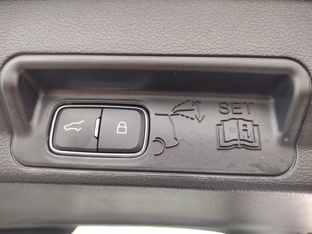 Used 2022 Ford Explorer XLT image 46