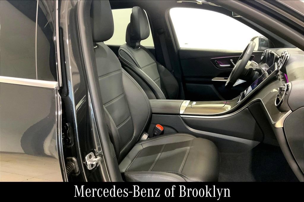 Used 2025 Mercedes-Benz GLC 300 4MATIC image 9
