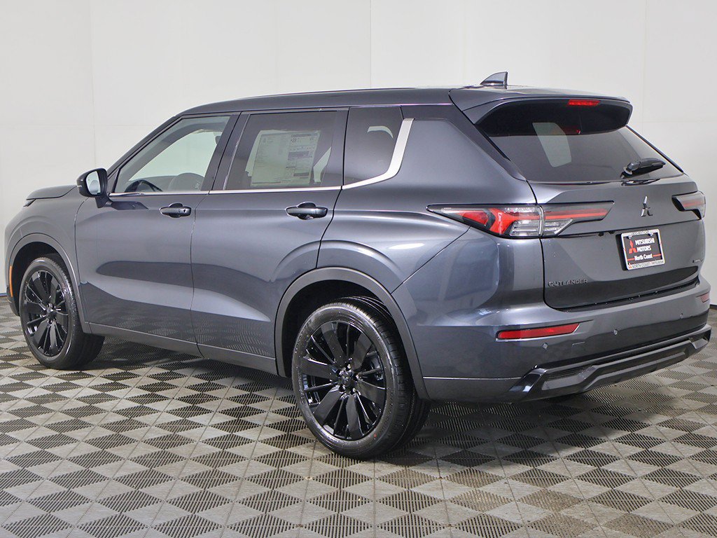 New 2026 Mitsubishi Outlander LE FWD image 11