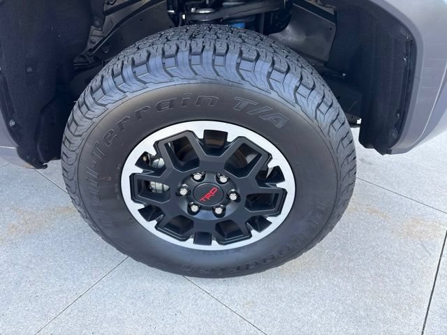 Used 2025 Toyota Tacoma TRD Off-Road AWD/4WD image 9