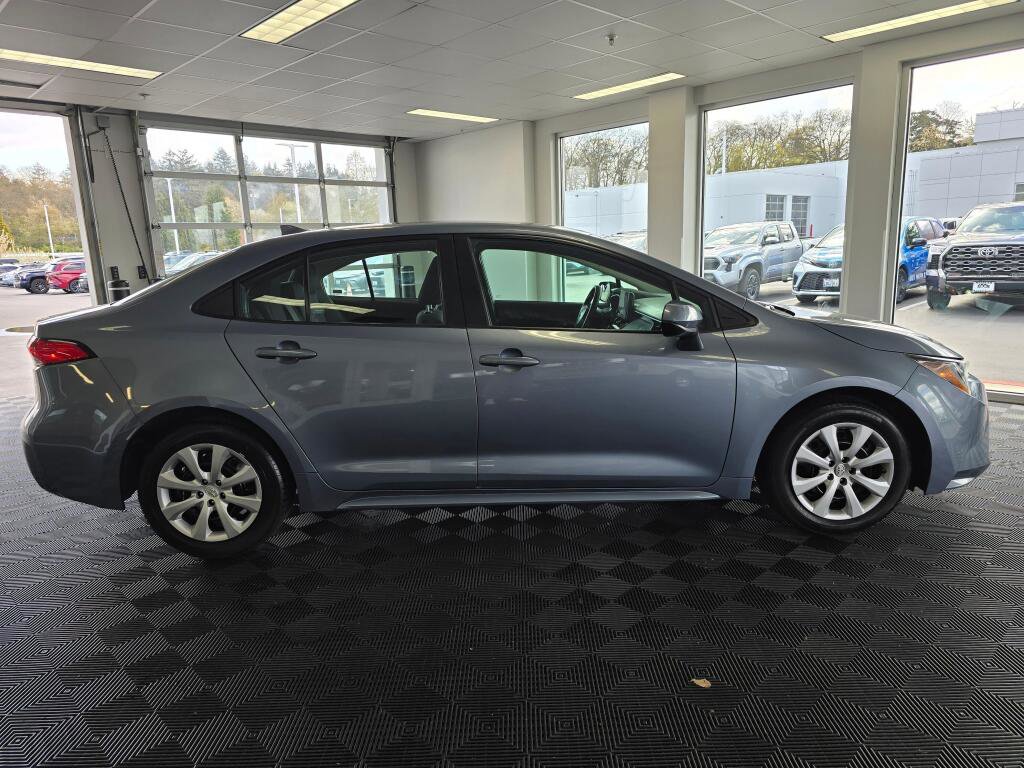 Used 2024 Toyota Corolla LE FWD image 2
