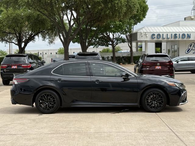 Used 2022 Toyota Camry XSE image 3