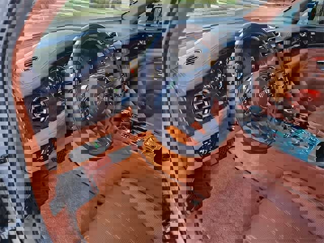 Used 2023 Bentley Bentayga Plug-In Hybrid image 14